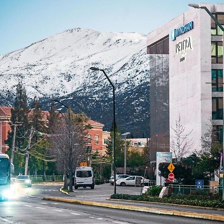 Wyndham Santiago Pettra Hotel Exterior foto