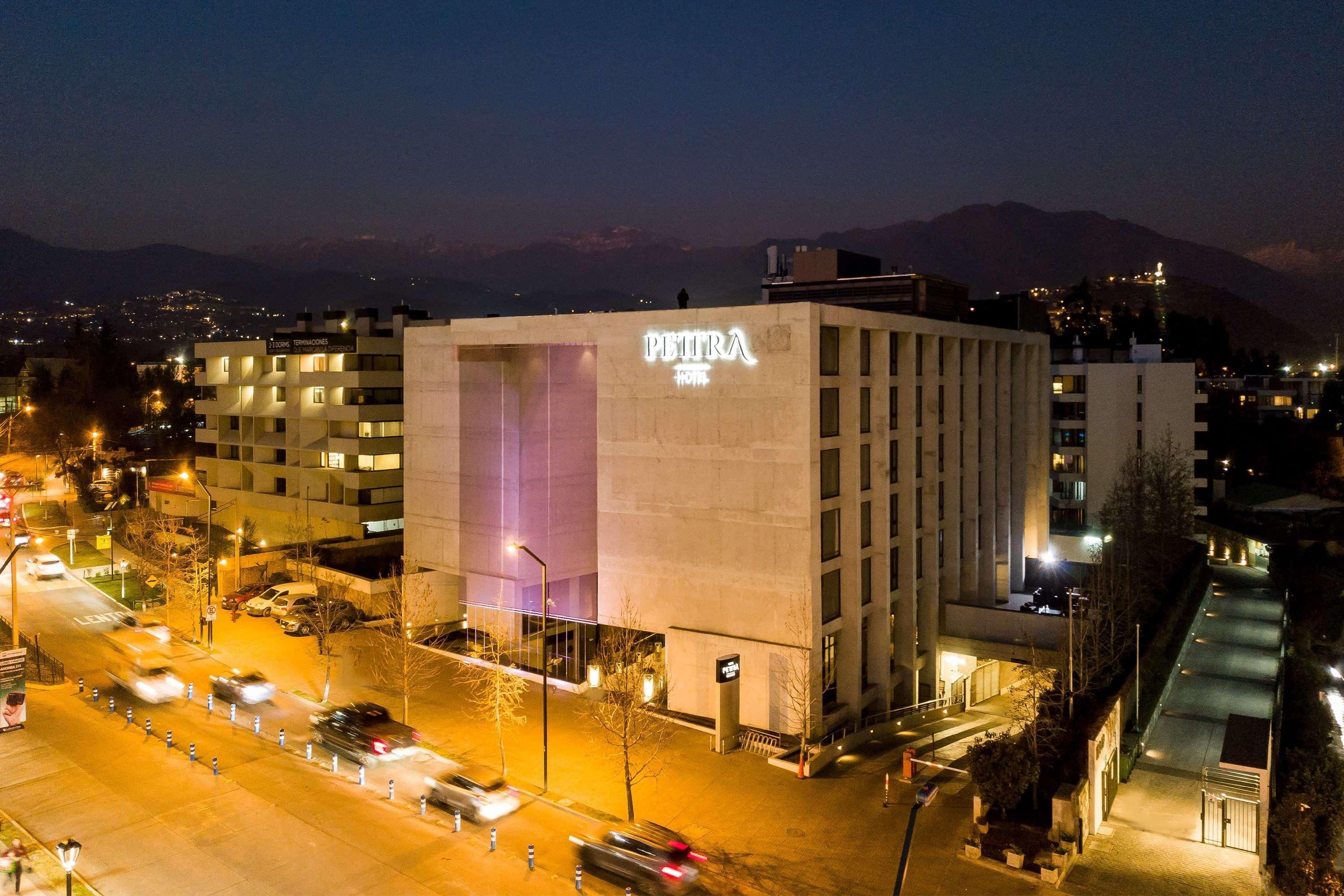 Wyndham Santiago Pettra Hotel Exterior foto